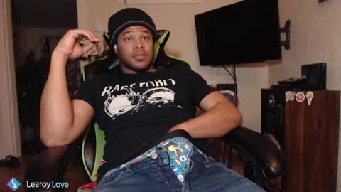 Snapshot of learoy chatting on 02.19.25 Learoy online show from 02.19.25