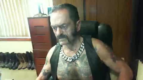 Snapshot of leathergreaser chatting on 12.31.24 leathergreaser online show from 12.31.24