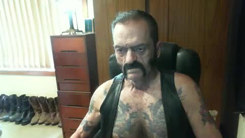Snapshot of leathergreaser chatting on 01.02.25 leathergreaser online show from 01.02.25
