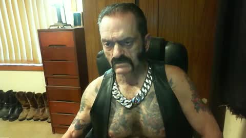 Snapshot of leathergreaser chatting on 01.02.25 leathergreaser online show from 01.02.25