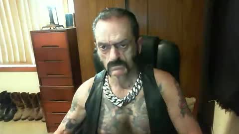 Snapshot of leathergreaser chatting on 01.07.25 leathergreaser online show from 01.07.25
