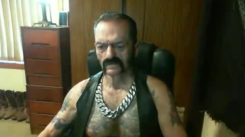 Snapshot of leathergreaser chatting on 01.11.25 leathergreaser online show from 01.11.25