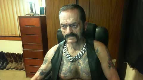 Snapshot of leathergreaser chatting on 01.26.25 leathergreaser online show from 01.26.25