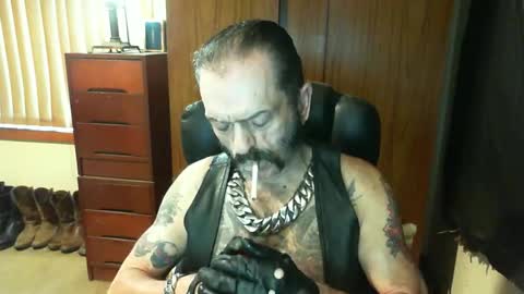 Snapshot of leathergreaser chatting on 01.29.25 leathergreaser online show from 01.29.25