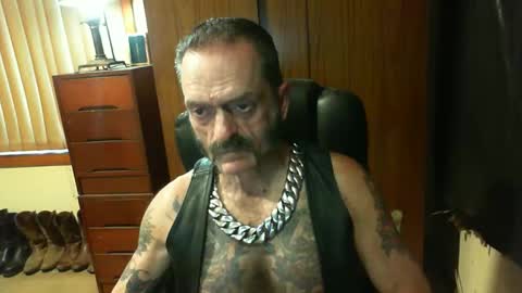 Snapshot of leathergreaser chatting on 02.09.25 leathergreaser online show from 02.09.25