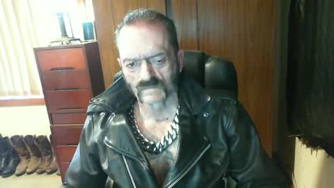 Snapshot of leathergreaser chatting on 02.11.25 leathergreaser online show from 02.11.25