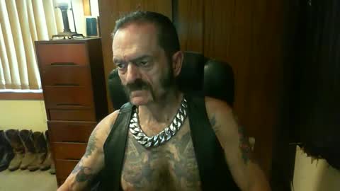Snapshot of leathergreaser chatting on 02.13.25 leathergreaser online show from 02.13.25