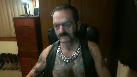 Snapshot of leathergreaser chatting on 02.14.25 leathergreaser online show from 02.14.25