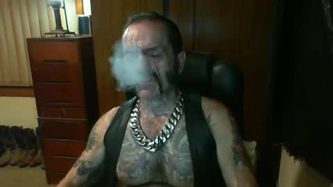 Snapshot of leathergreaser chatting on 03.01.25 leathergreaser online show from 03.01.25