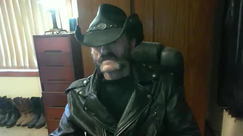 Snapshot of leathergreaser chatting on 09.24.25 leathergreaser online show from 09.24.25