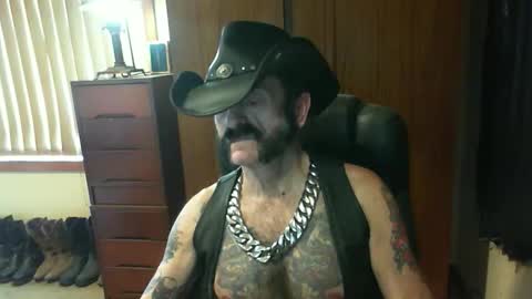 Snapshot of leathergreaser chatting on 09.27.25 leathergreaser online show from 09.27.25