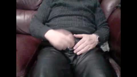 Snapshot of leatherpants68 chatting on 12.04.24 leatherpants68 online show from 12.04.24