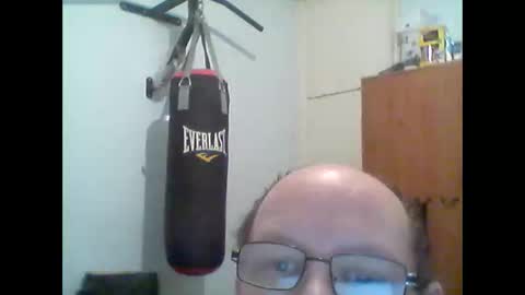 Snapshot of leatherpants68 chatting on 02.21.25 leatherpants68 online show from 02.21.25