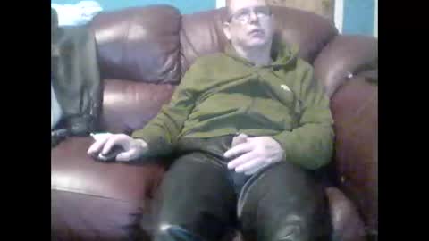 Snapshot of leatherpants68 chatting on 10.12.25 leatherpants68 online show from 10.12.25