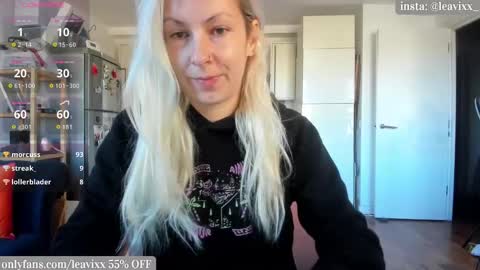 Snapshot of leavixx chatting on 10.24.25 LeaVixx online show from 10.24.25