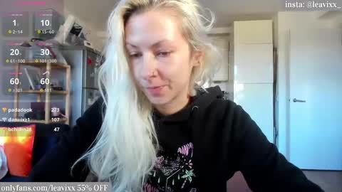 Snapshot of leavixx chatting on 10.25.25 LeaVixx online show from 10.25.25