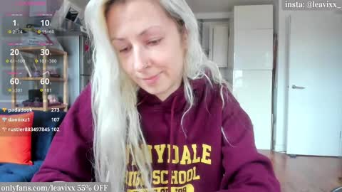 Snapshot of leavixx chatting on 10.26.25 LeaVixx online show from 10.26.25