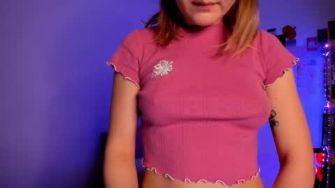 Snapshot of leazy_peasy chatting on 12.14.25 Ellie online show from 12.14.25