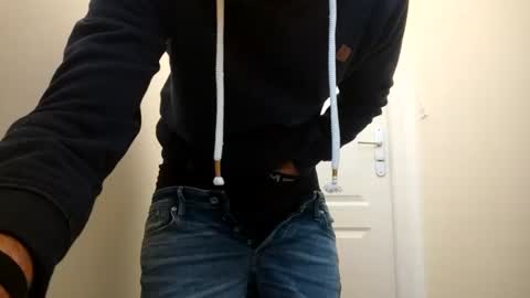 Snapshot of lebrun1985 chatting on 11.19.25 lebrun1985 online show from 11.19.25