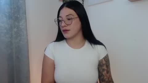 Snapshot of leena_rosee chatting on 05.20.26 leena_rosee online show from 05.20.26