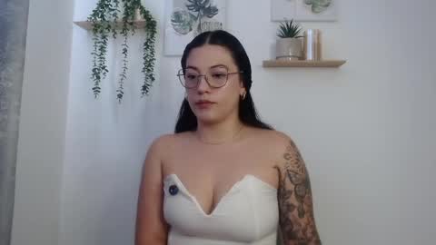 Snapshot of leena_rosee chatting on 05.27.26 leena_rosee online show from 05.27.26