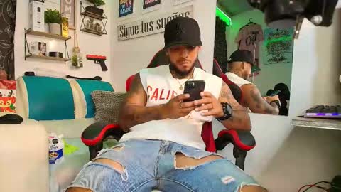 Snapshot of leenar_key chatting on 11.24.25 leenar_key online show from 11.24.25