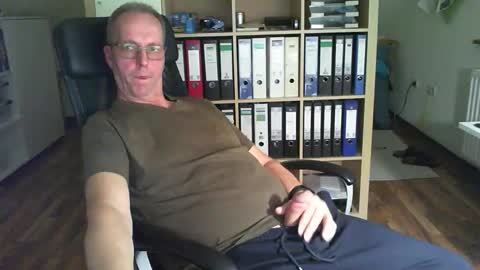 Snapshot of lefti27 chatting on 10.18.25 Dave online show from 10.18.25