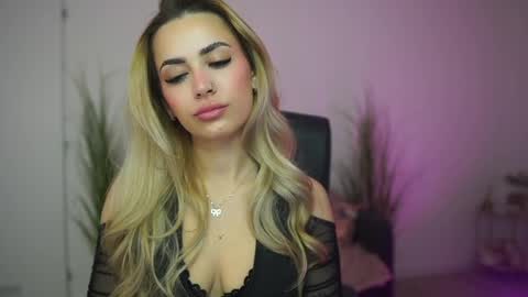 Snapshot of legallyblonde18 chatting on 04.10.26 LegallyBlonde18 online show from 04.10.26