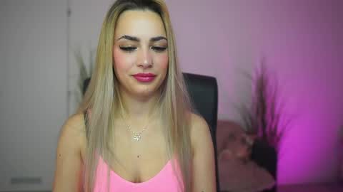 Snapshot of legallyblonde18 chatting on 04.13.26 LegallyBlonde18 online show from 04.13.26