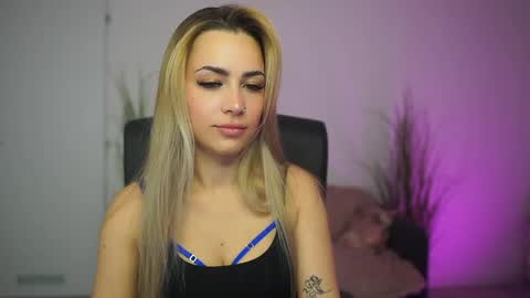 Snapshot of legallyblonde18 chatting on 04.14.26 LegallyBlonde18 online show from 04.14.26