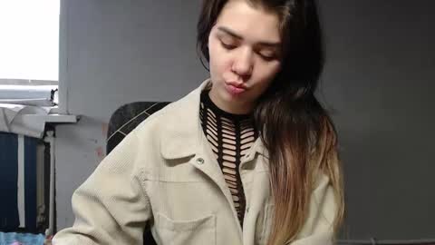 Snapshot of legenda_liya chatting on 11.10.25 Liya online show from 11.10.25