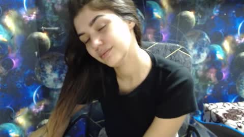 Snapshot of legenda_liya chatting on 11.12.25 Liya online show from 11.12.25