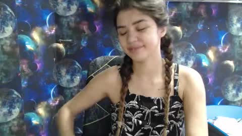 Snapshot of legenda_liya chatting on 11.13.25 Liya online show from 11.13.25