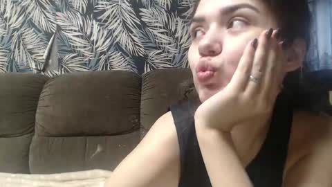Snapshot of legenda_liya chatting on 11.19.25 Liya online show from 11.19.25