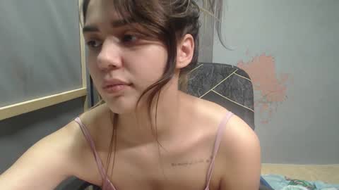 Snapshot of legenda_liya chatting on 11.24.25 Liya online show from 11.24.25