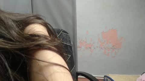 Snapshot of legenda_liya chatting on 12.04.25 Liya online show from 12.04.25