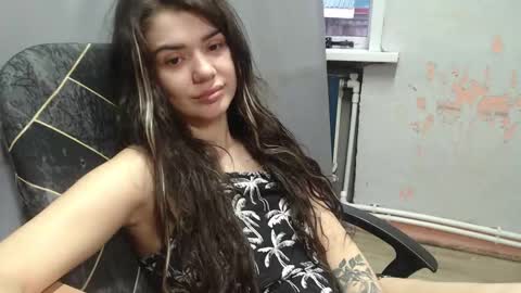 Snapshot of legenda_liya chatting on 12.05.25 Liya online show from 12.05.25