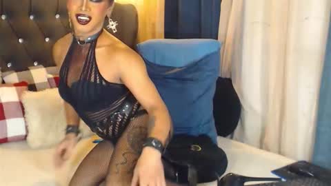 Snapshot of legendarysofia chatting on 12.15.25 legendarysofia online show from 12.15.25