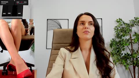 Elle  online show from 01.17.25