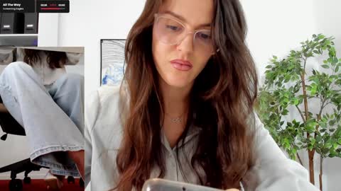 Elle  online show from 01.30.25