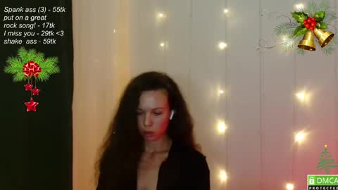Snapshot of leia_bell chatting on 12.14.24 hey Im Leia and I love rock  online show from 12.14.24