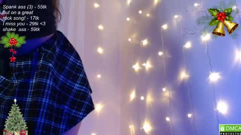 Snapshot of leia_bell chatting on 01.05.25 hey Im Leia and I love rock  online show from 01.05.25