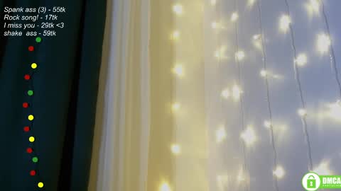 Snapshot of leia_bell chatting on 03.02.25 hey Im Leia and I love rock  online show from 03.02.25