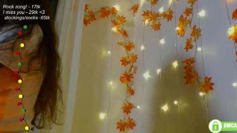 Snapshot of leia_bell chatting on 10.04.25 hey Im Leia and I love rock  online show from 10.04.25