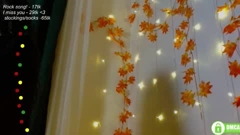 Snapshot of leia_bell chatting on 10.11.25 hey Im Leia and I love rock  online show from 10.11.25