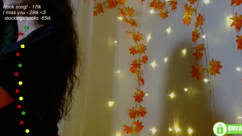 Snapshot of leia_bell chatting on 10.12.25 hey Im Leia and I love rock  online show from 10.12.25