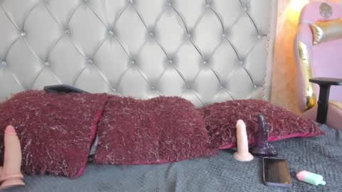 LEIGH ANGELS online show from 01.20.25