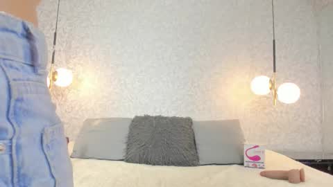 LEIGH ANGELS online show from 02.12.26