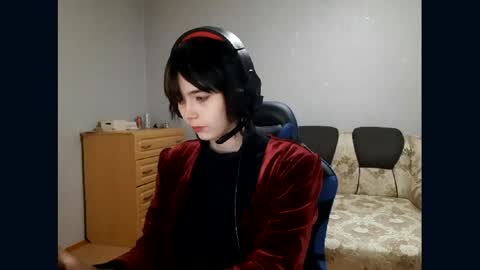 Snapshot of leigharedcross chatting on 05.02.26 Viola online show from 05.02.26