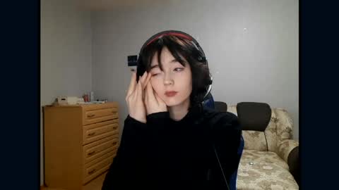 Snapshot of leigharedcross chatting on 05.03.26 Viola online show from 05.03.26